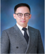 cl chiang 证件照（无白边）.png