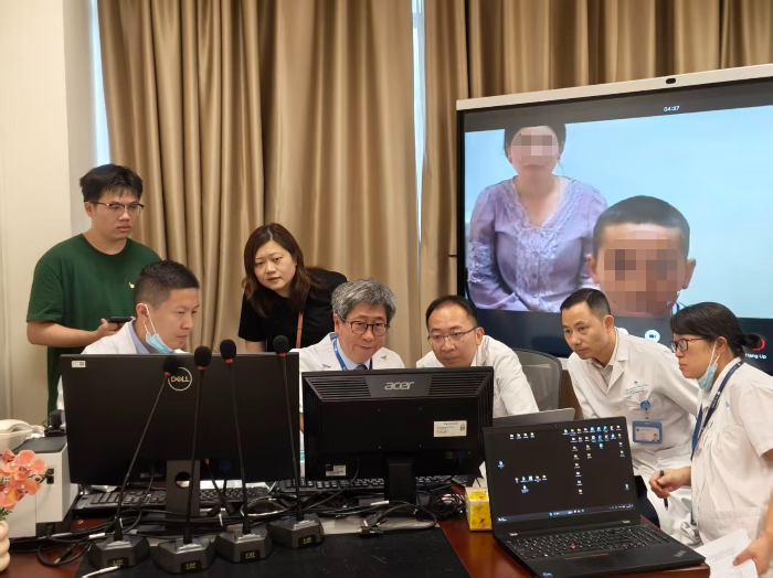图二:港大深圳医院国际医疗中心(International Medical Center, IMC)远程多功能诊疗室首次为这批青海患儿开放线上诊疗。.jpg
